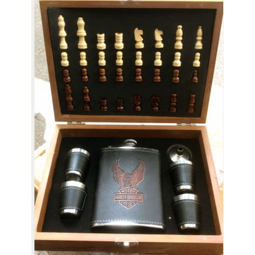 HARLEY DAVIDSON HIP FLASK SET & CHESS SET