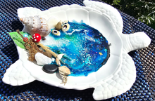 Load image into Gallery viewer, HANDMDE TURTLE BEACHY SCENE DISH