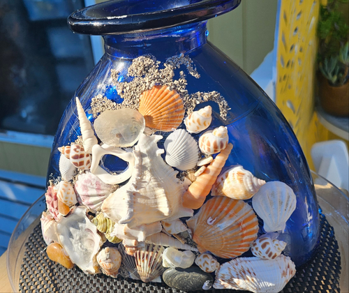 BLUE GLASS VASE WITH SHELLS
