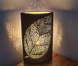 PAINTED LEAF CERAMIC LAMP