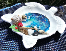 Load image into Gallery viewer, HANDMDE TURTLE BEACHY SCENE DISH