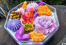 Load image into Gallery viewer, RIBERRY RIVERMINT FLORAL/CRYSTAL CANDLE