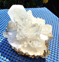 Load image into Gallery viewer, CLEAR QUARTZ CLUSTER WITH GOLD LEAF