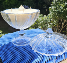 Load image into Gallery viewer, EXQUISITE CRYSTAL 3 FRAGRANCES IN 1 CANDLE