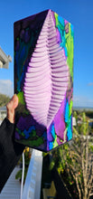 Load image into Gallery viewer, DYED LEAF INDENT CERAMIC LAMP