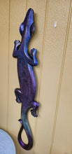 Load image into Gallery viewer, HAND PAINTED WOODEN GHECKO DOT ART