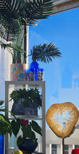 Load image into Gallery viewer, QUARTZ ARIA ON STAND WITH LIGHT