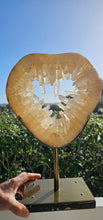 Load image into Gallery viewer, QUARTZ ARIA ON STAND WITH LIGHT