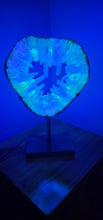 Load image into Gallery viewer, QUARTZ ARIA LAMP ON DISPLAY STAND
