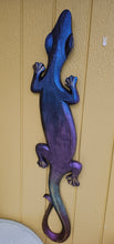 Load image into Gallery viewer, HAND PAINTED WOODEN GHECKO DOT ART