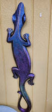 Load image into Gallery viewer, HAND PAINTED WOODEN GHECKO DOT ART