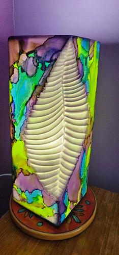 DYED LEAF INDENT CERAMIC LAMP