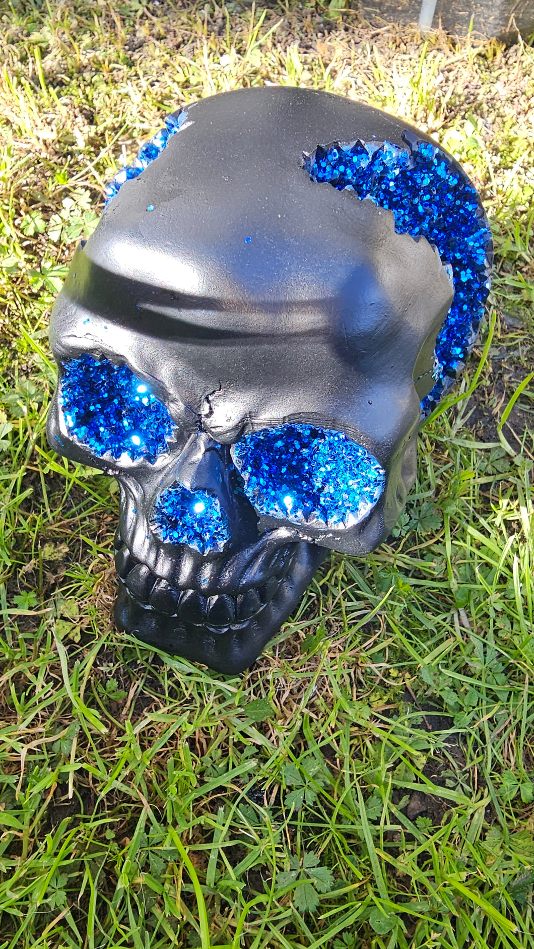SHIMMERING CRYSTAL CAVE SKULLS