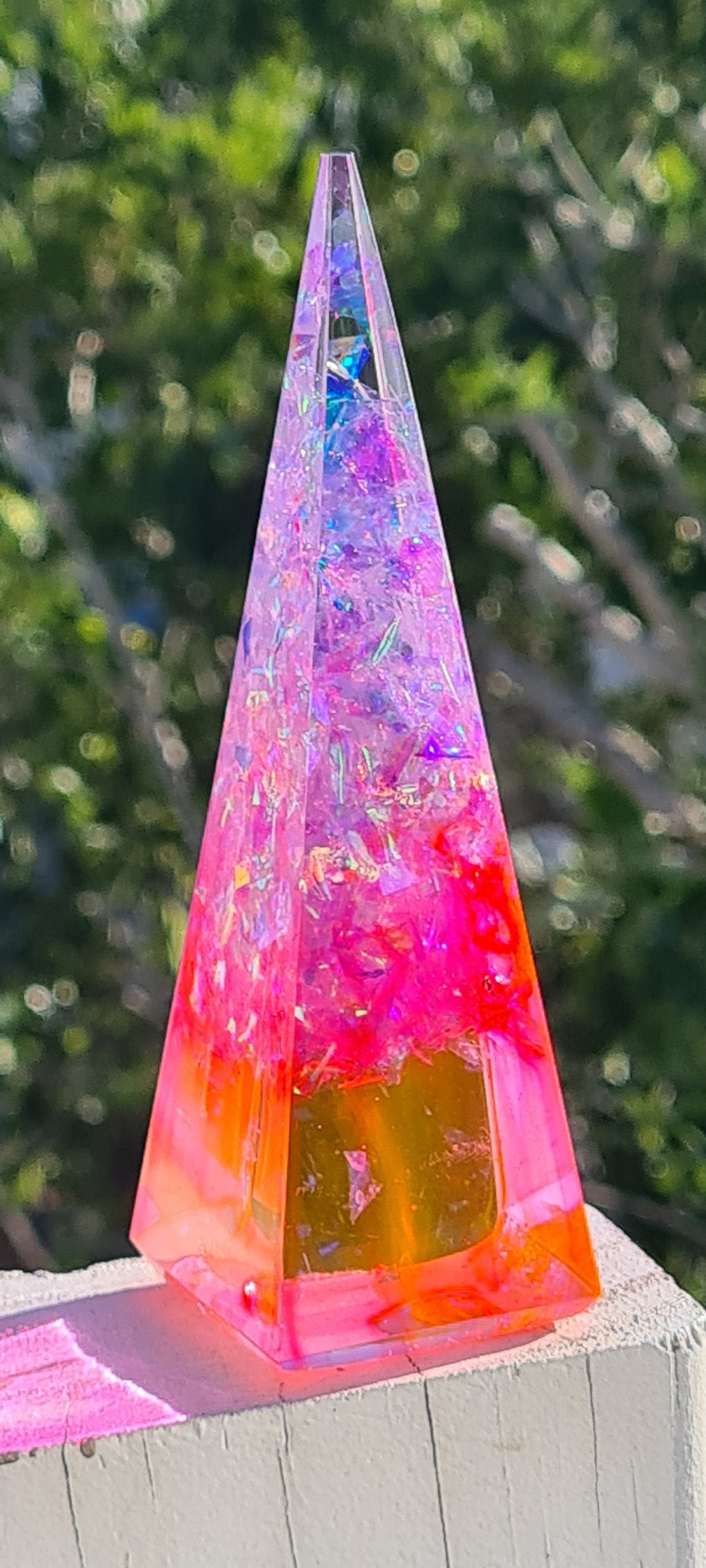SHIMMERING RING HOLDER