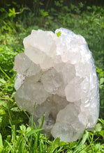 Load image into Gallery viewer, GREEN AMETHYST CUT BASE
