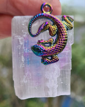 Load image into Gallery viewer, SELENITE PENDANTS