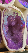 Load image into Gallery viewer, AURA QUARTZ GEODES