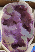 Load image into Gallery viewer, AURA QUARTZ GEODES