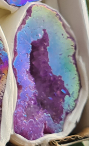 AURA QUARTZ GEODES