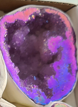 Load image into Gallery viewer, AURA QUARTZ GEODES