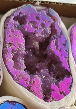 Load image into Gallery viewer, AURA QUARTZ GEODES