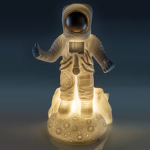 Load image into Gallery viewer, Sale💥ASTRONAUT LAMP